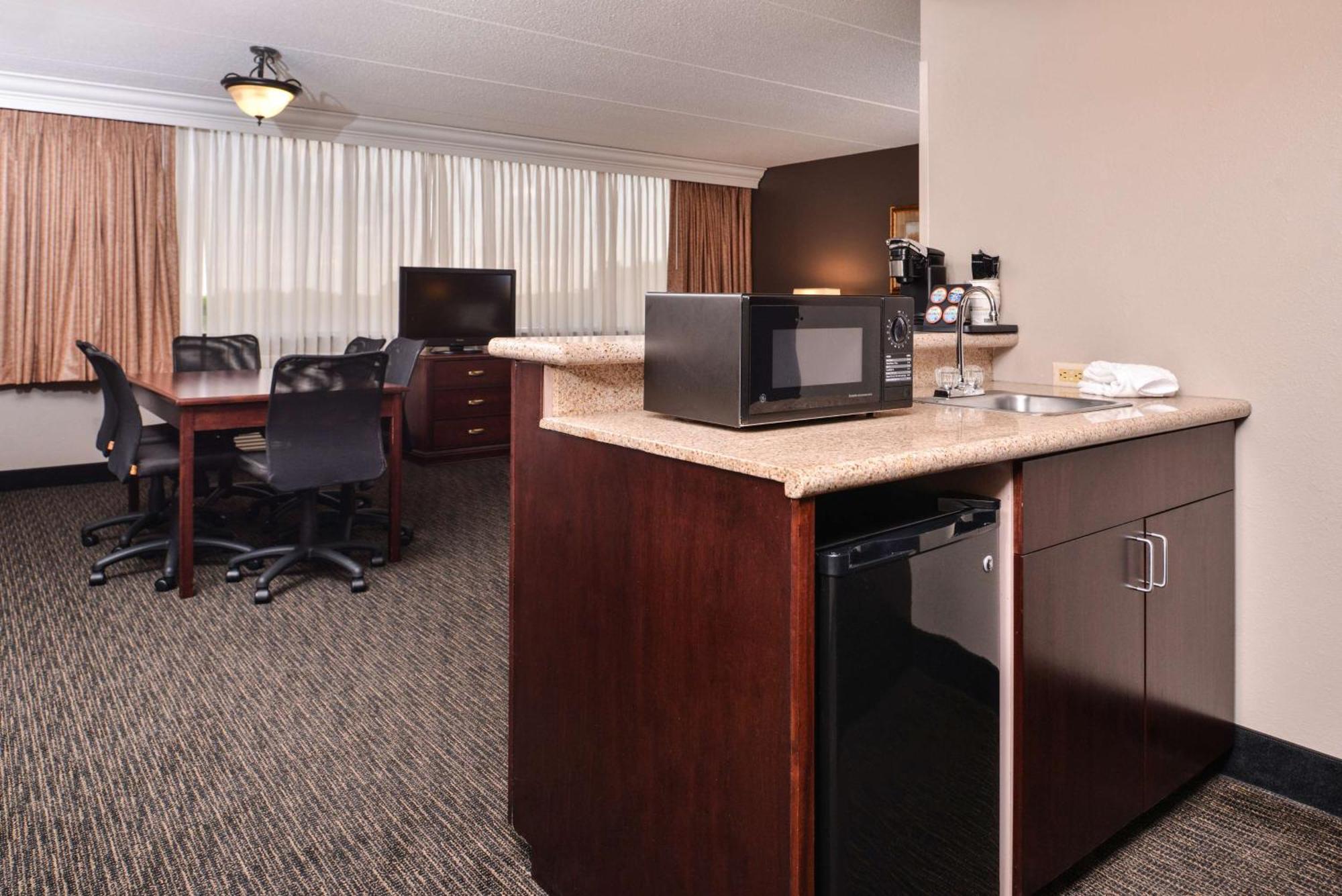 Best Western Plus Kelly Inn Saint Cloud Exterior photo