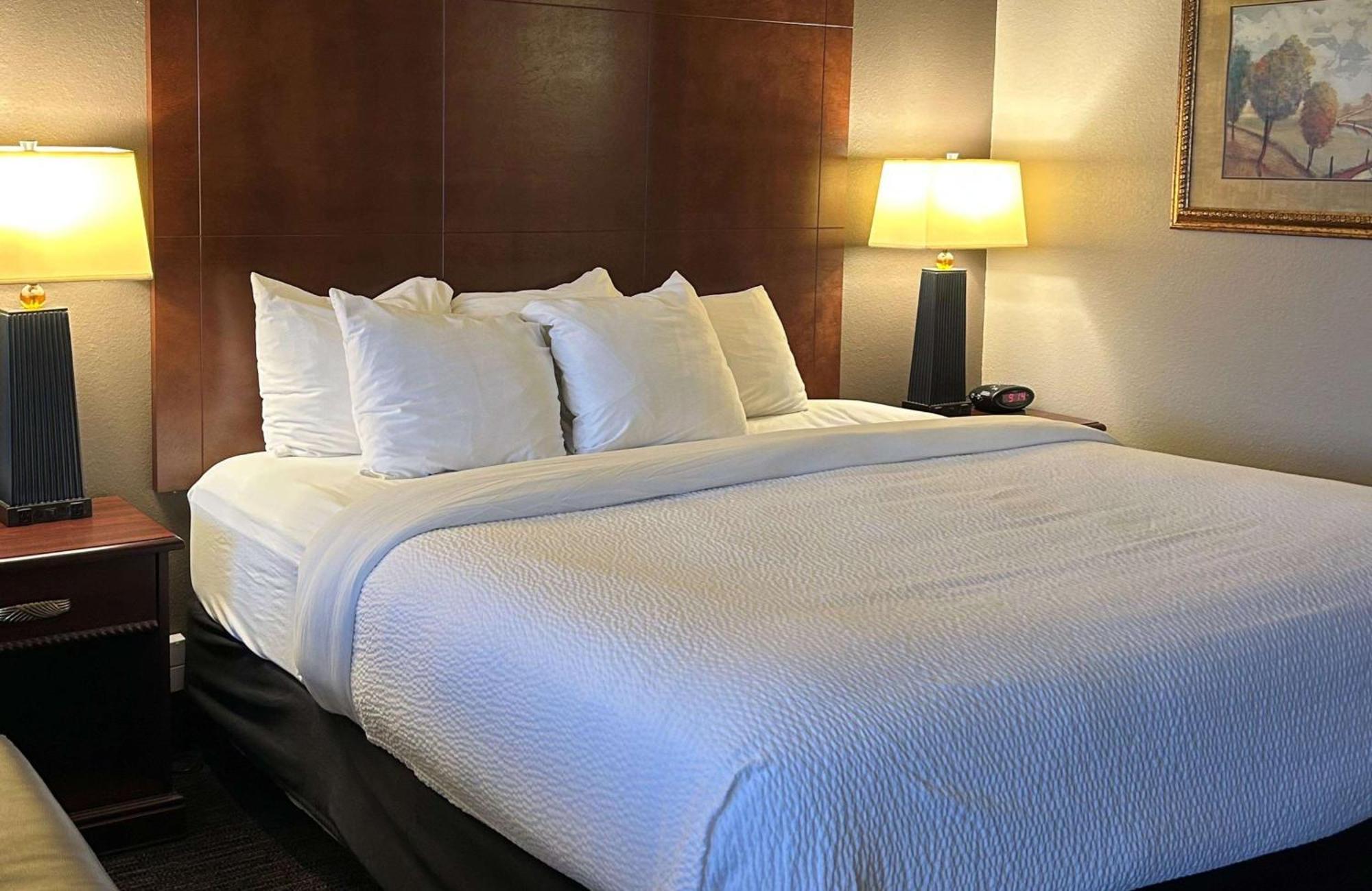 Best Western Plus Kelly Inn Saint Cloud Exterior photo