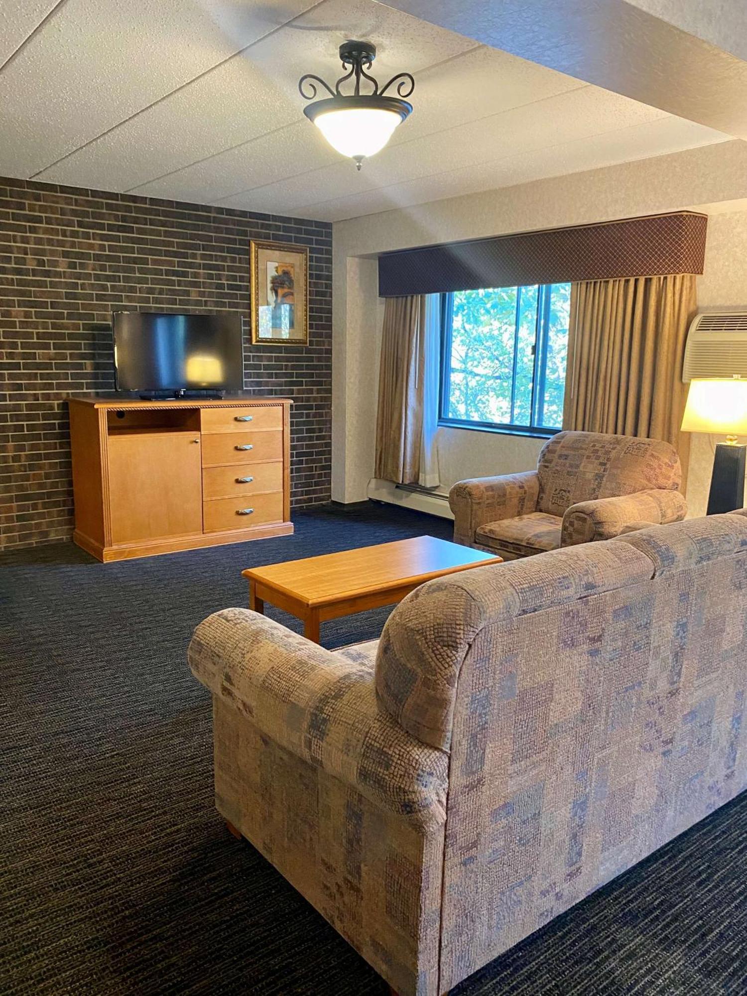 Best Western Plus Kelly Inn Saint Cloud Exterior photo